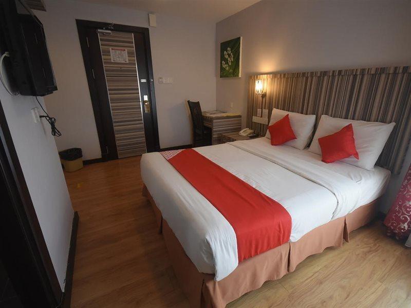 מירי Super Oyo 985 Hotel Nur מראה חיצוני תמונה