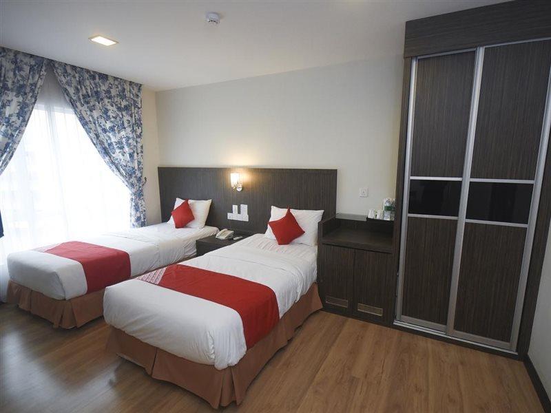מירי Super Oyo 985 Hotel Nur מראה חיצוני תמונה