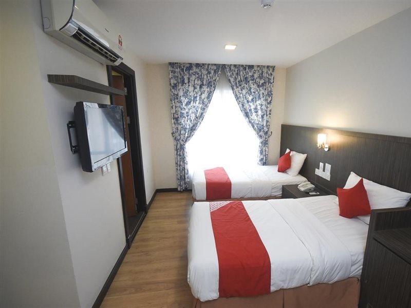 מירי Super Oyo 985 Hotel Nur מראה חיצוני תמונה