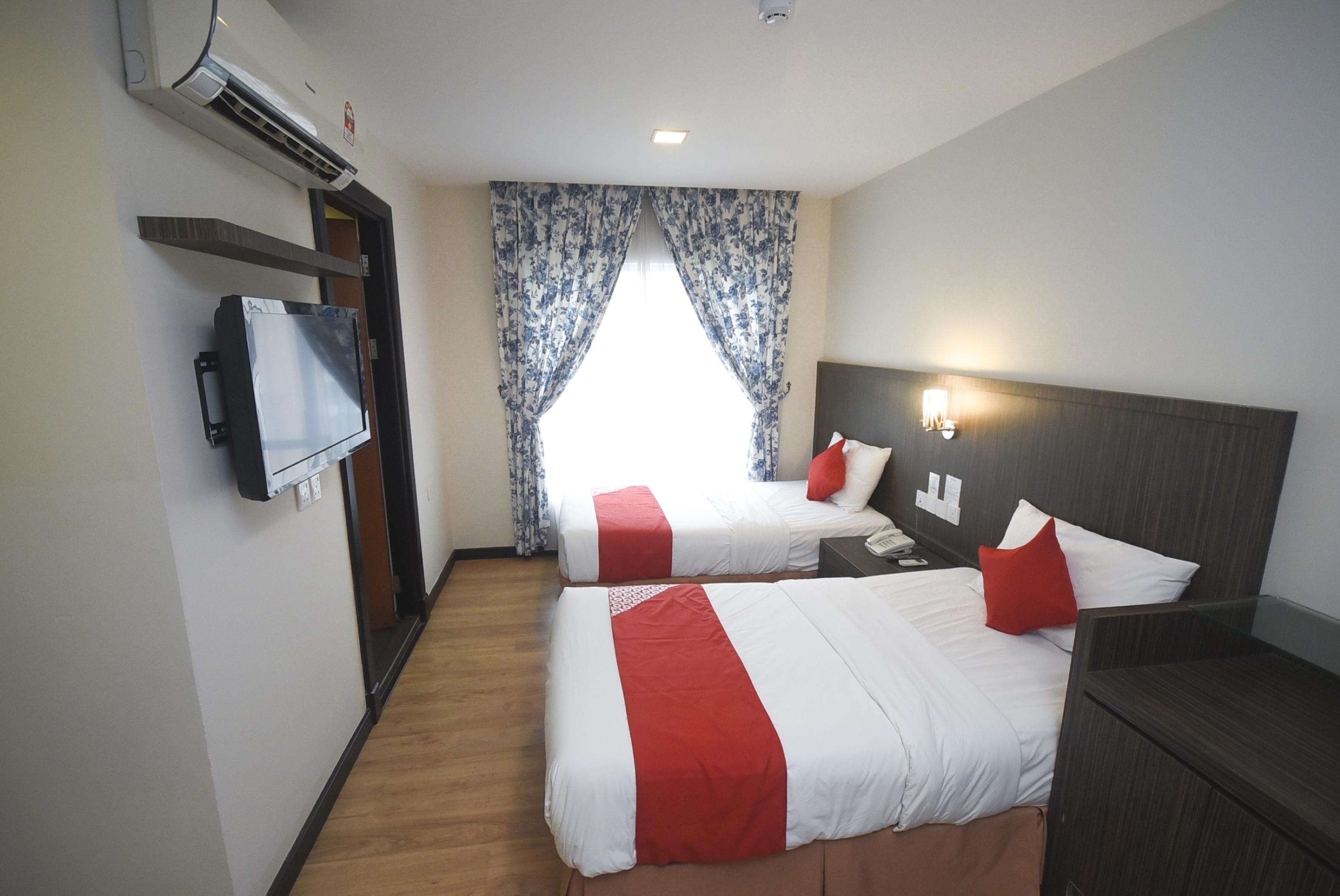 מירי Super Oyo 985 Hotel Nur מראה חיצוני תמונה