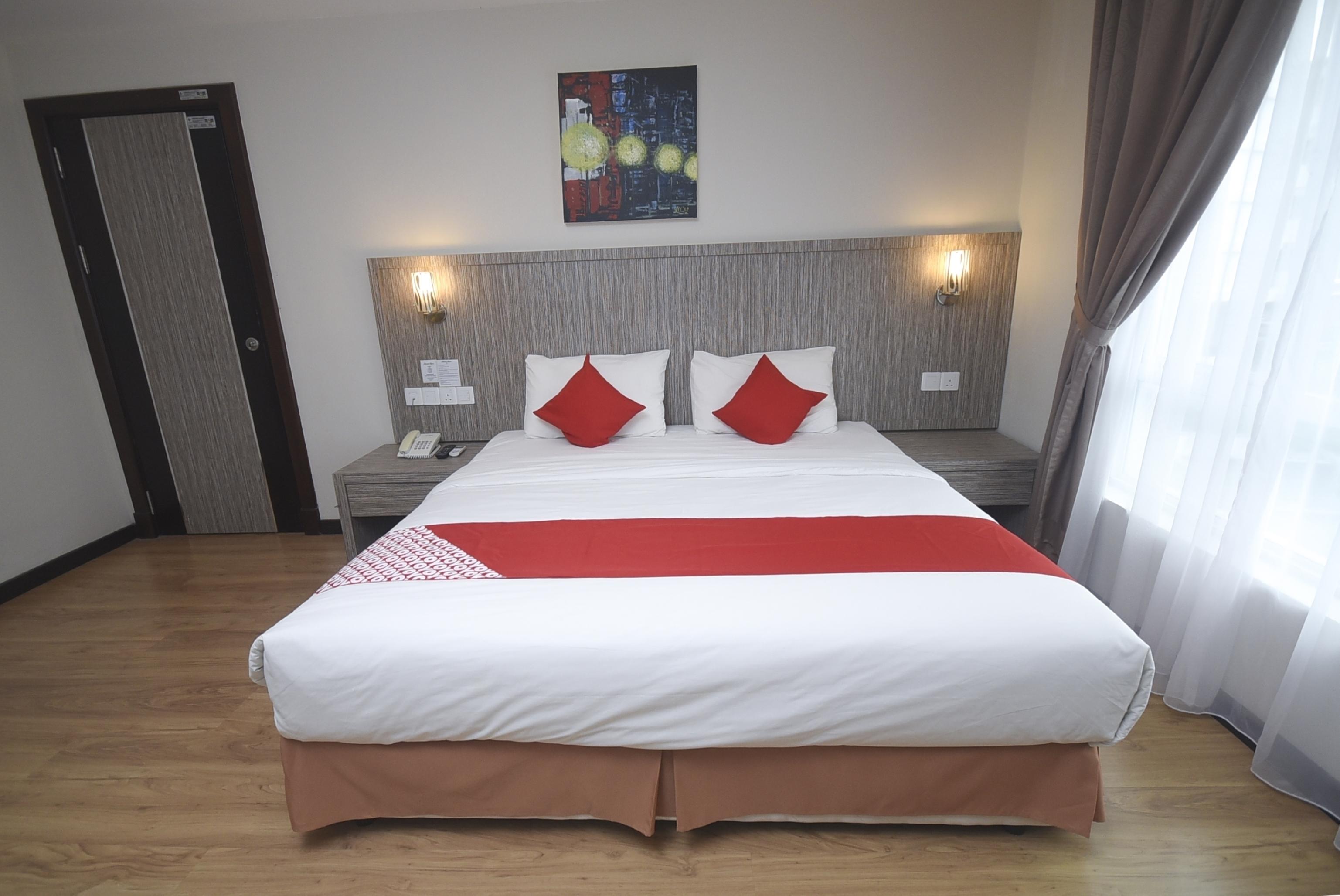 מירי Super Oyo 985 Hotel Nur מראה חיצוני תמונה