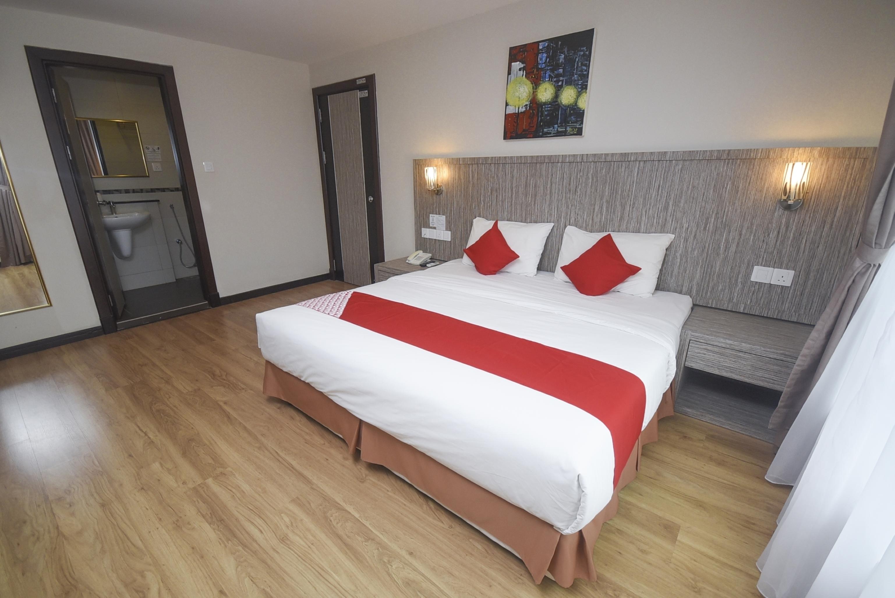 מירי Super Oyo 985 Hotel Nur מראה חיצוני תמונה