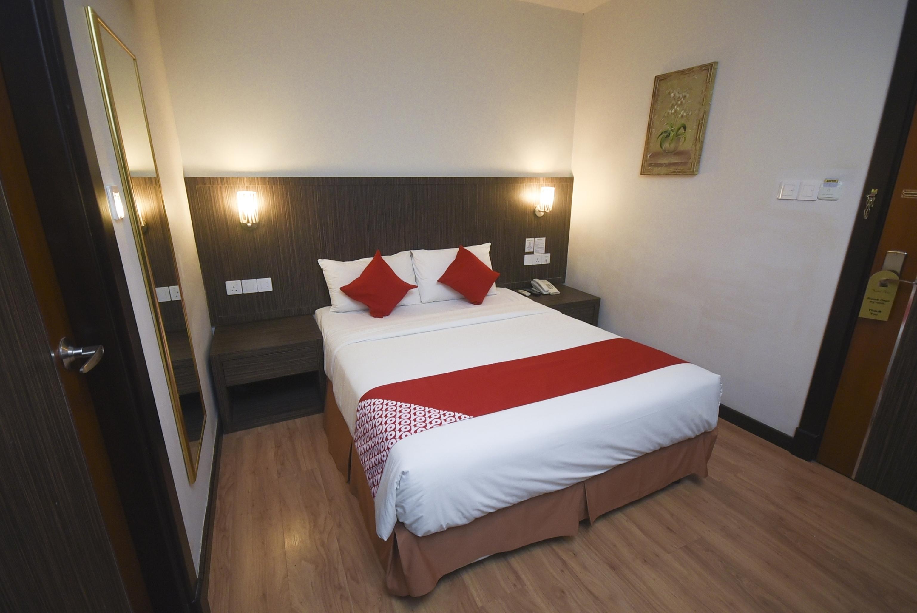 מירי Super Oyo 985 Hotel Nur מראה חיצוני תמונה