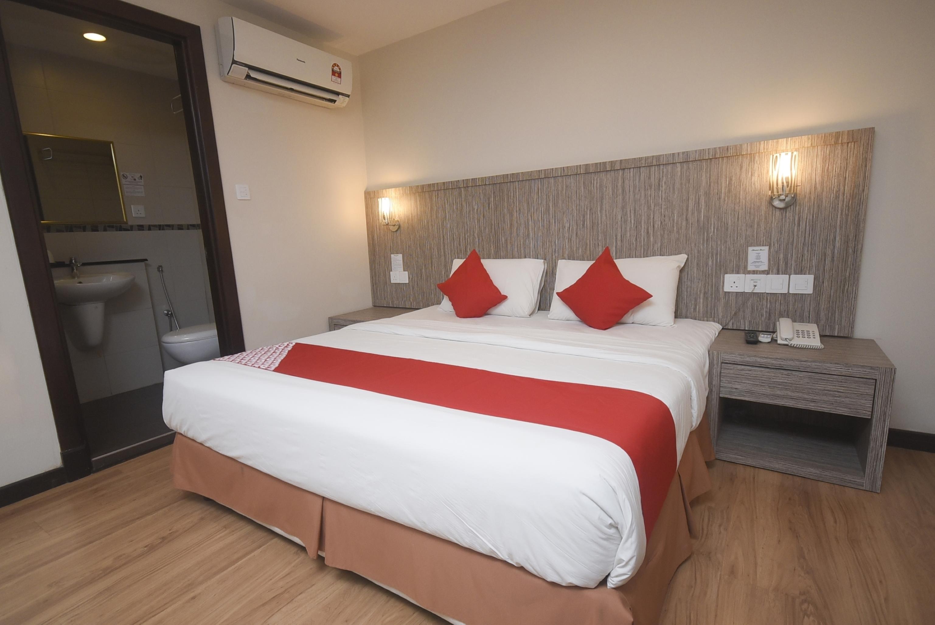 מירי Super Oyo 985 Hotel Nur מראה חיצוני תמונה