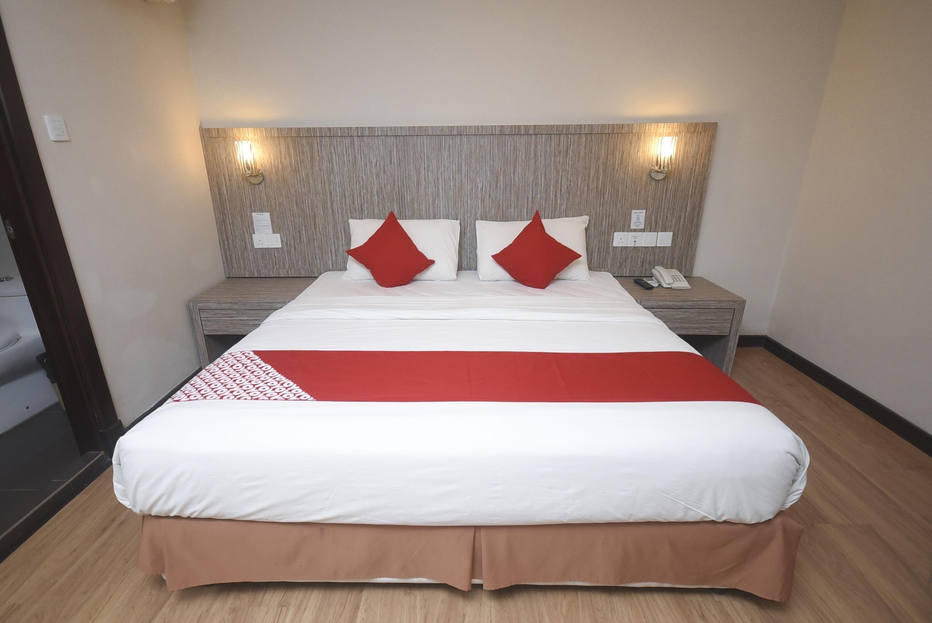 מירי Super Oyo 985 Hotel Nur מראה חיצוני תמונה
