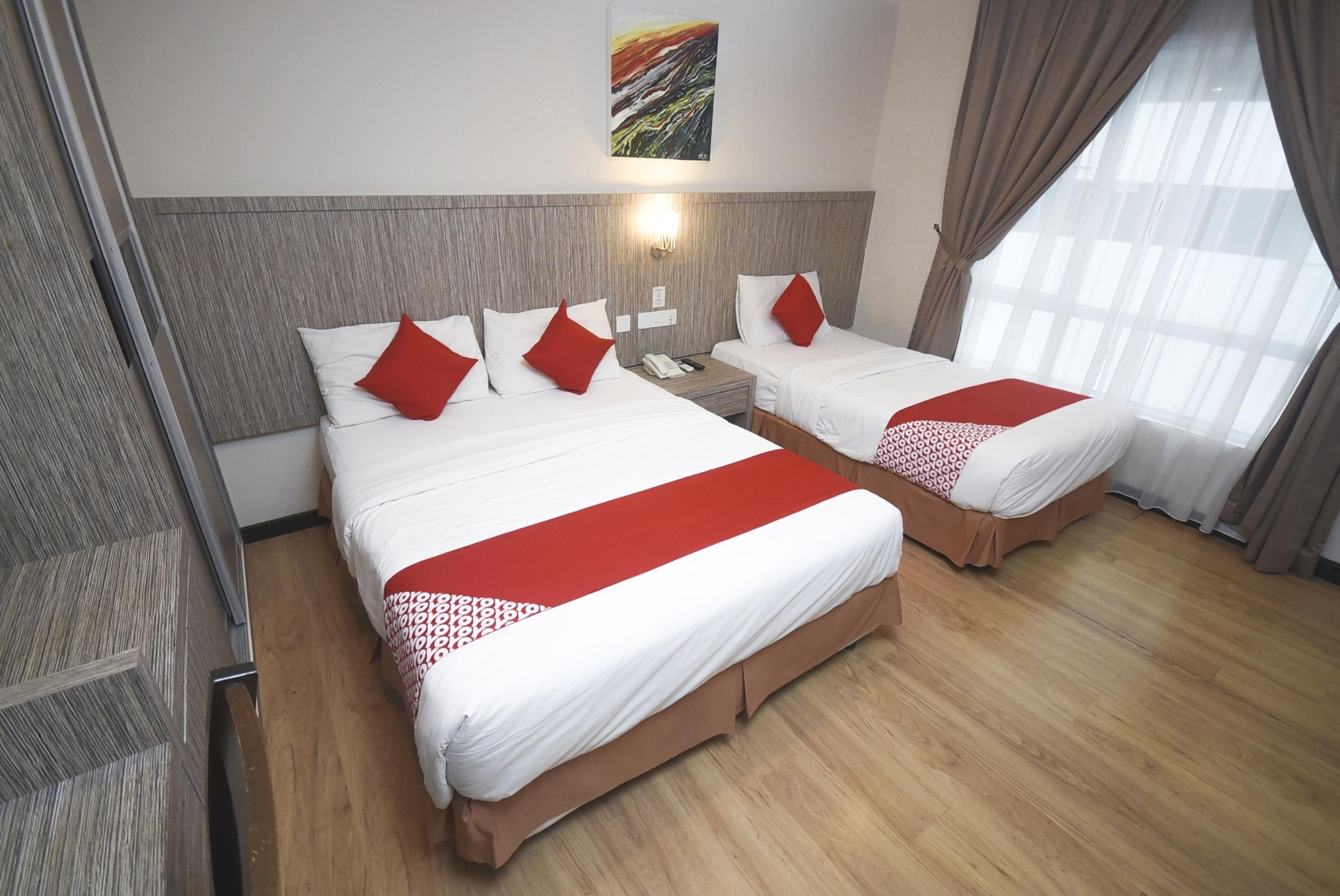 מירי Super Oyo 985 Hotel Nur מראה חיצוני תמונה