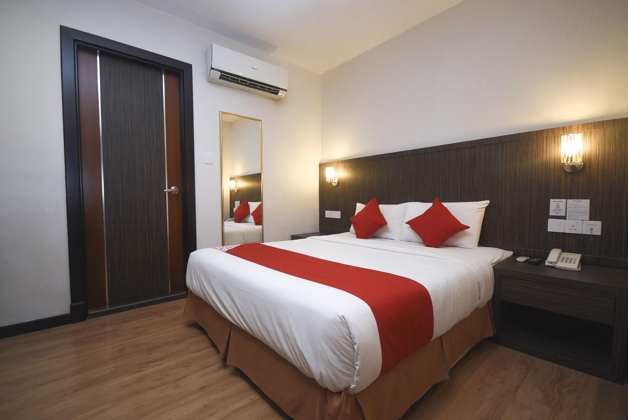 מירי Super Oyo 985 Hotel Nur מראה חיצוני תמונה