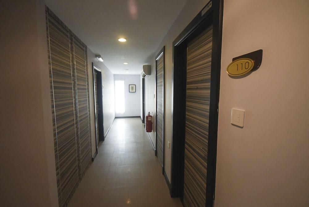 מירי Super Oyo 985 Hotel Nur מראה חיצוני תמונה