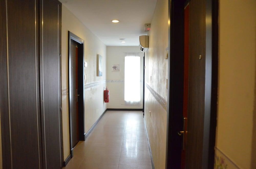 מירי Super Oyo 985 Hotel Nur מראה חיצוני תמונה