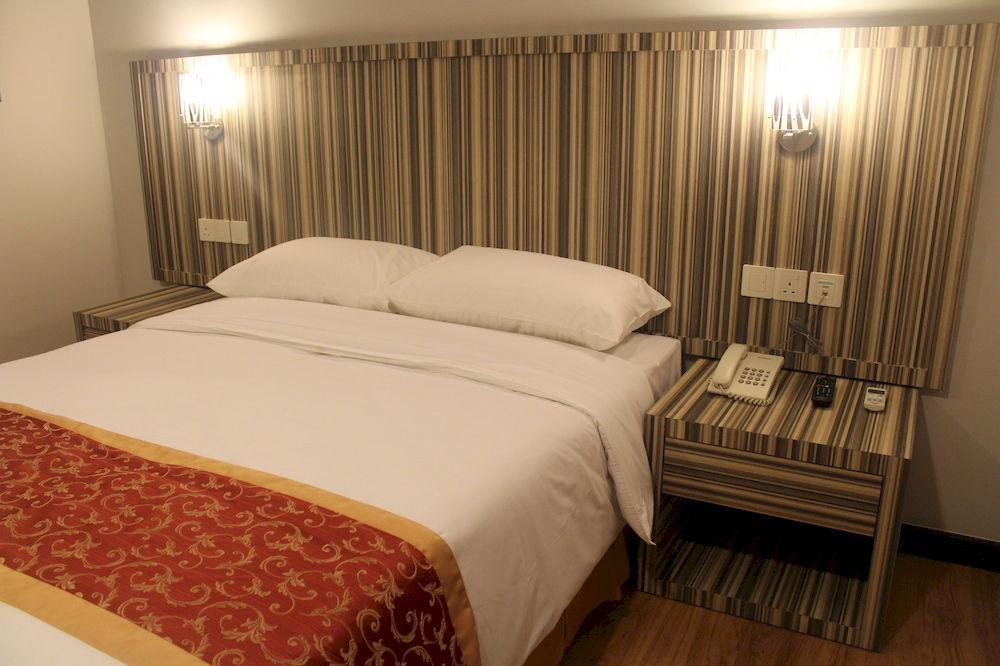 מירי Super Oyo 985 Hotel Nur מראה חיצוני תמונה