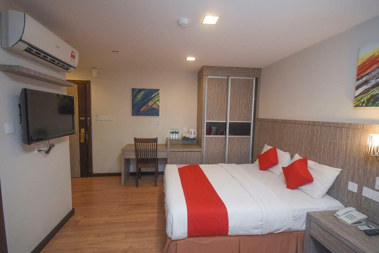 מירי Super Oyo 985 Hotel Nur מראה חיצוני תמונה