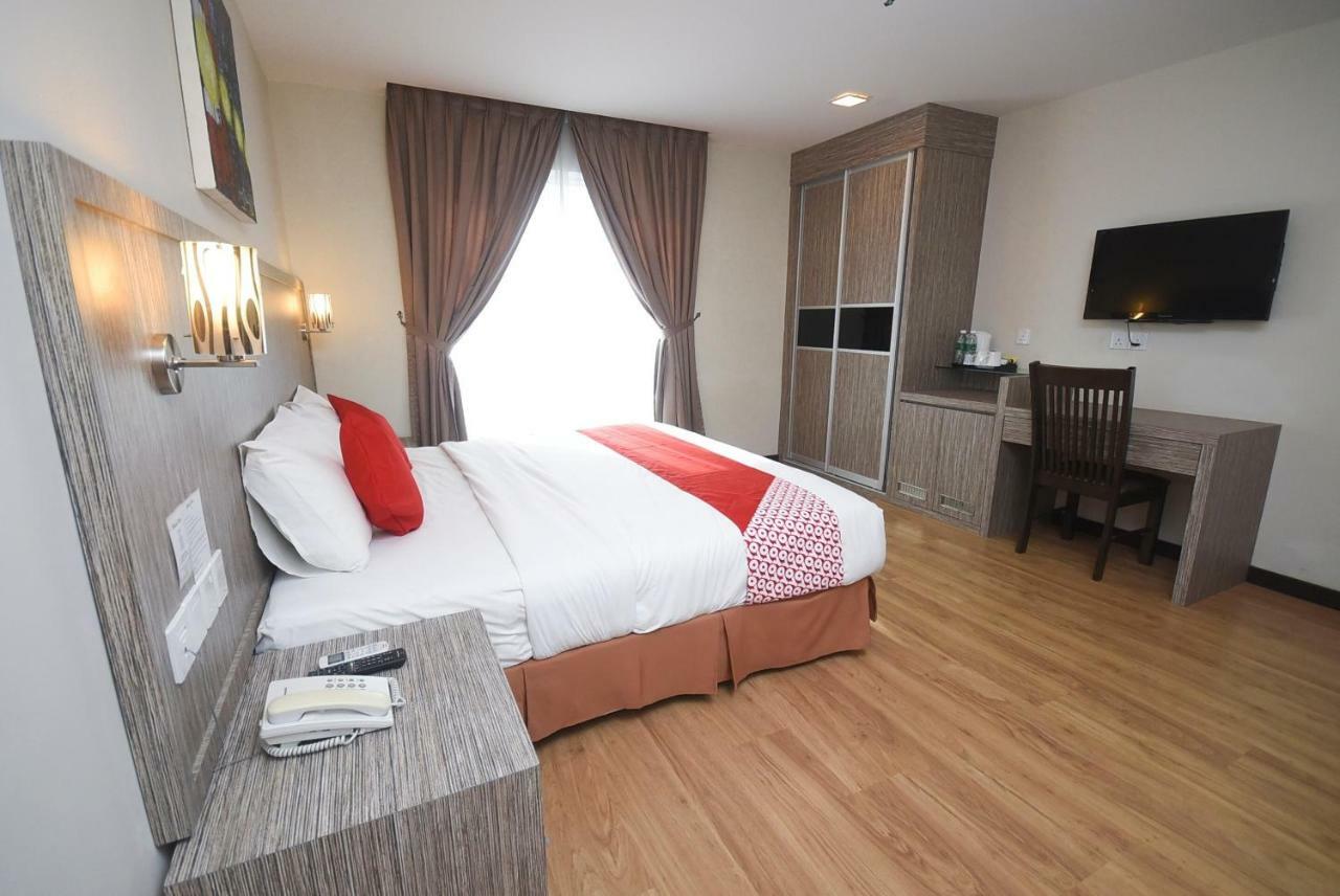 מירי Super Oyo 985 Hotel Nur מראה חיצוני תמונה