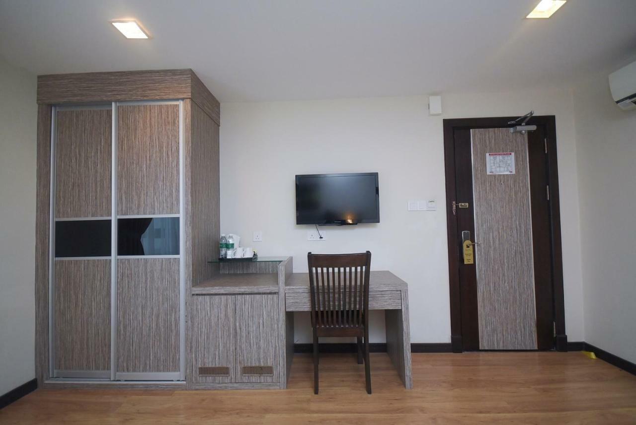 מירי Super Oyo 985 Hotel Nur מראה חיצוני תמונה