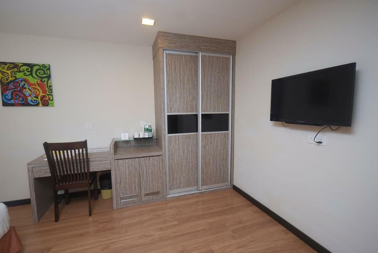 מירי Super Oyo 985 Hotel Nur מראה חיצוני תמונה