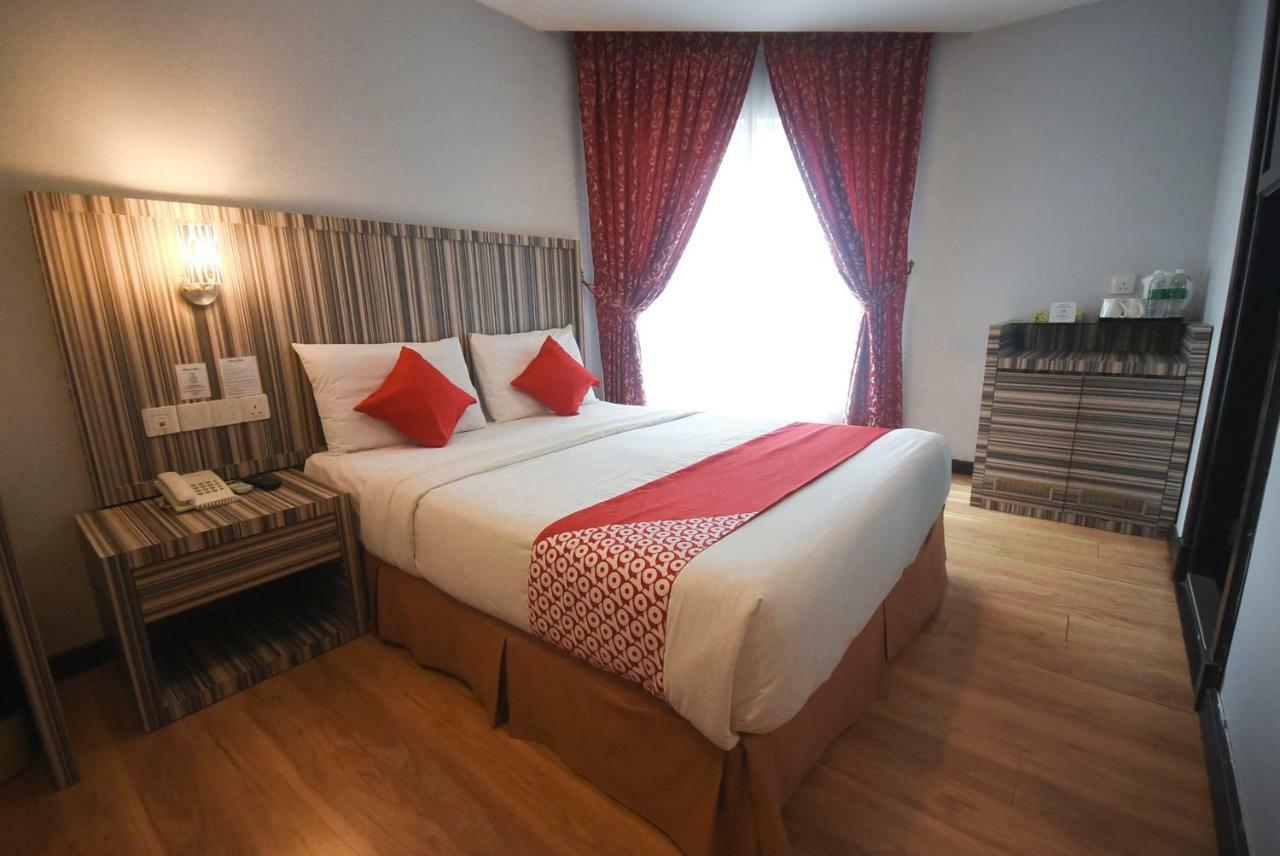 מירי Super Oyo 985 Hotel Nur מראה חיצוני תמונה
